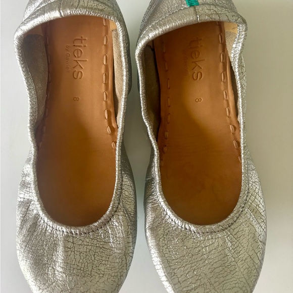 Tieks Silver Screen Ballet Flats Size 8 Excellent Condition - Picture 9 of 9